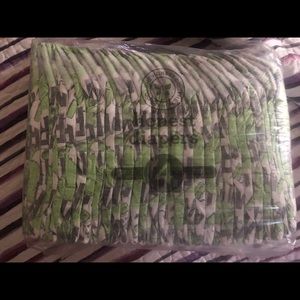 New unopened size 4 the honest company diapers